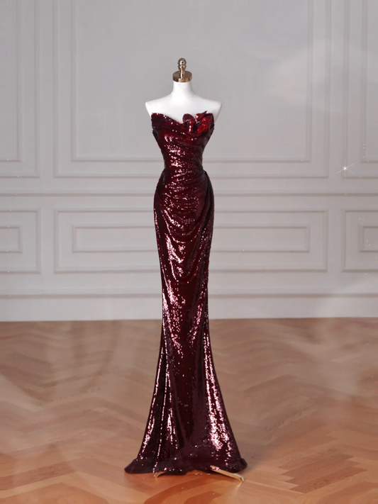 Vestido de noche estilo sirena con lentejuelas y hombros descubiertos en color burdeos Y8639