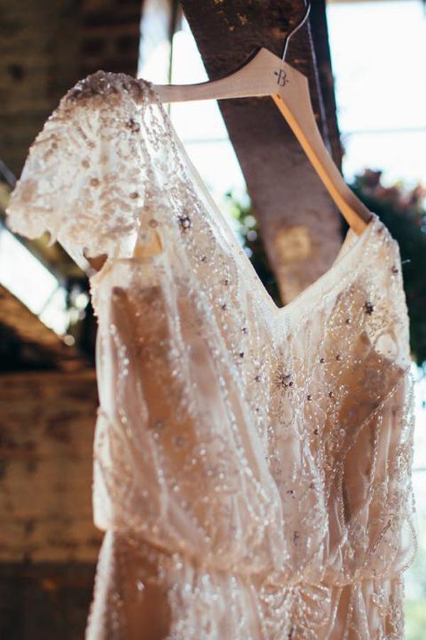 Vestidos de novia brillantes, románticos, corte A, escote en V, gasa con cuentas, MW442