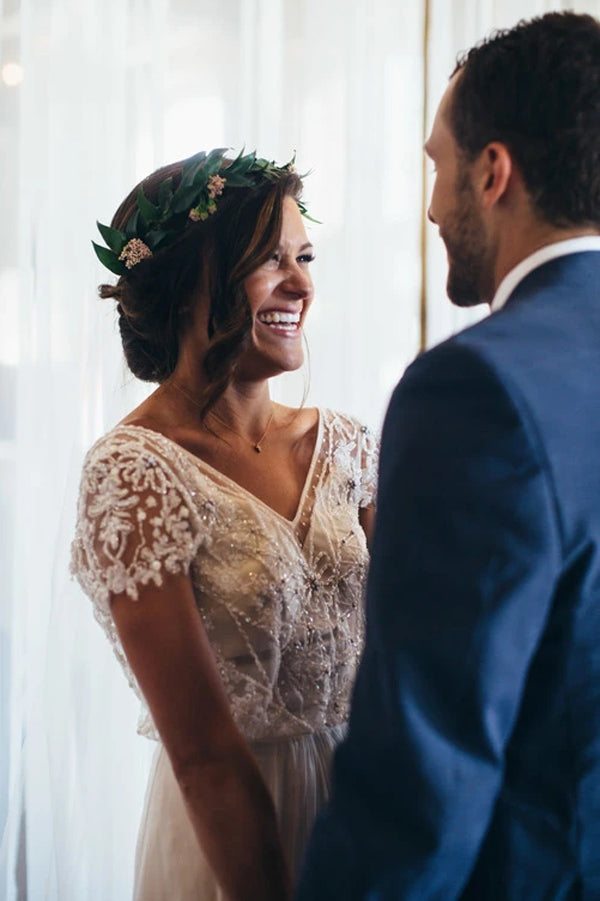 Vestidos de novia brillantes, románticos, corte A, escote en V, gasa con cuentas, MW442