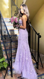 Lila Trägerloses Tüll Spitzenapplikationen Abendkleid Meerjungfrau Ballkleid Y7910