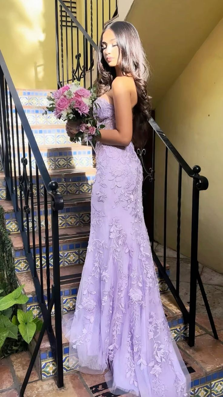 Lila Trägerloses Tüll Spitzenapplikationen Abendkleid Meerjungfrau Ballkleid Y7910