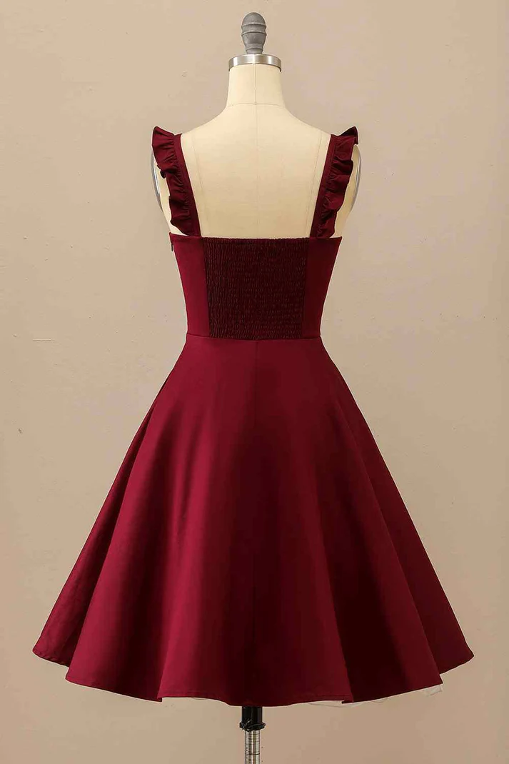Burgunderrotes A-Linien-Mini-Heimkehrkleid aus Satin mit Rüschenträgern Y2176