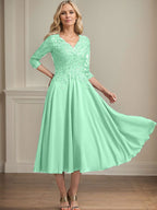 A-Linie V-Ausschnitt Wadenlanges Chiffon-Spitzenkleid für die Brautmutter mit Perlen und Pailletten 