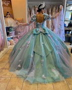 Vestido de quinceañera con flores 3D en color lila y mangas largas abullonadas Y6580