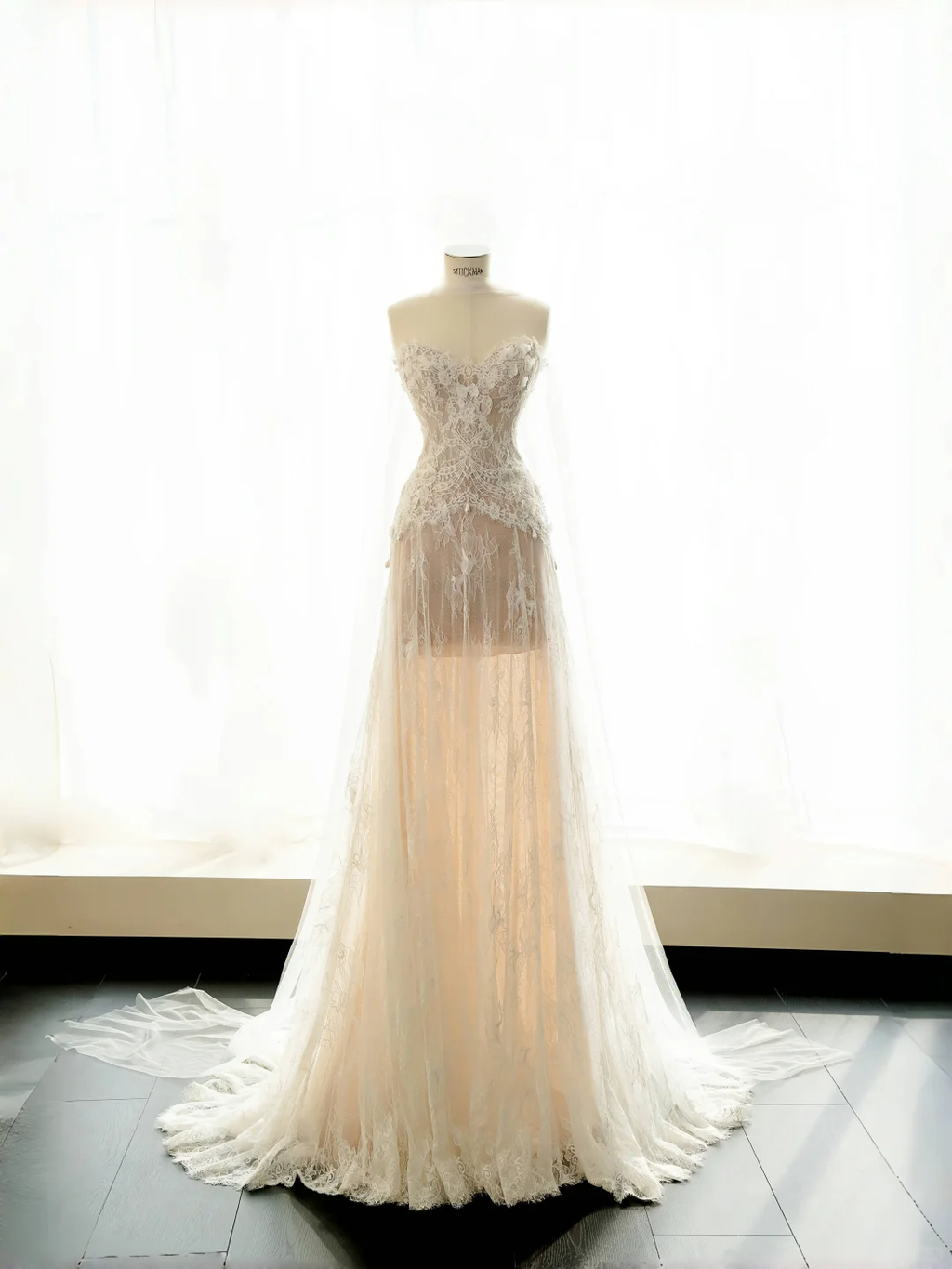 Hübsches trägerloses Tüll-Spitzen-Brautkleid in A-Linie, formelles Abschlussball-Abendkleid Y8686