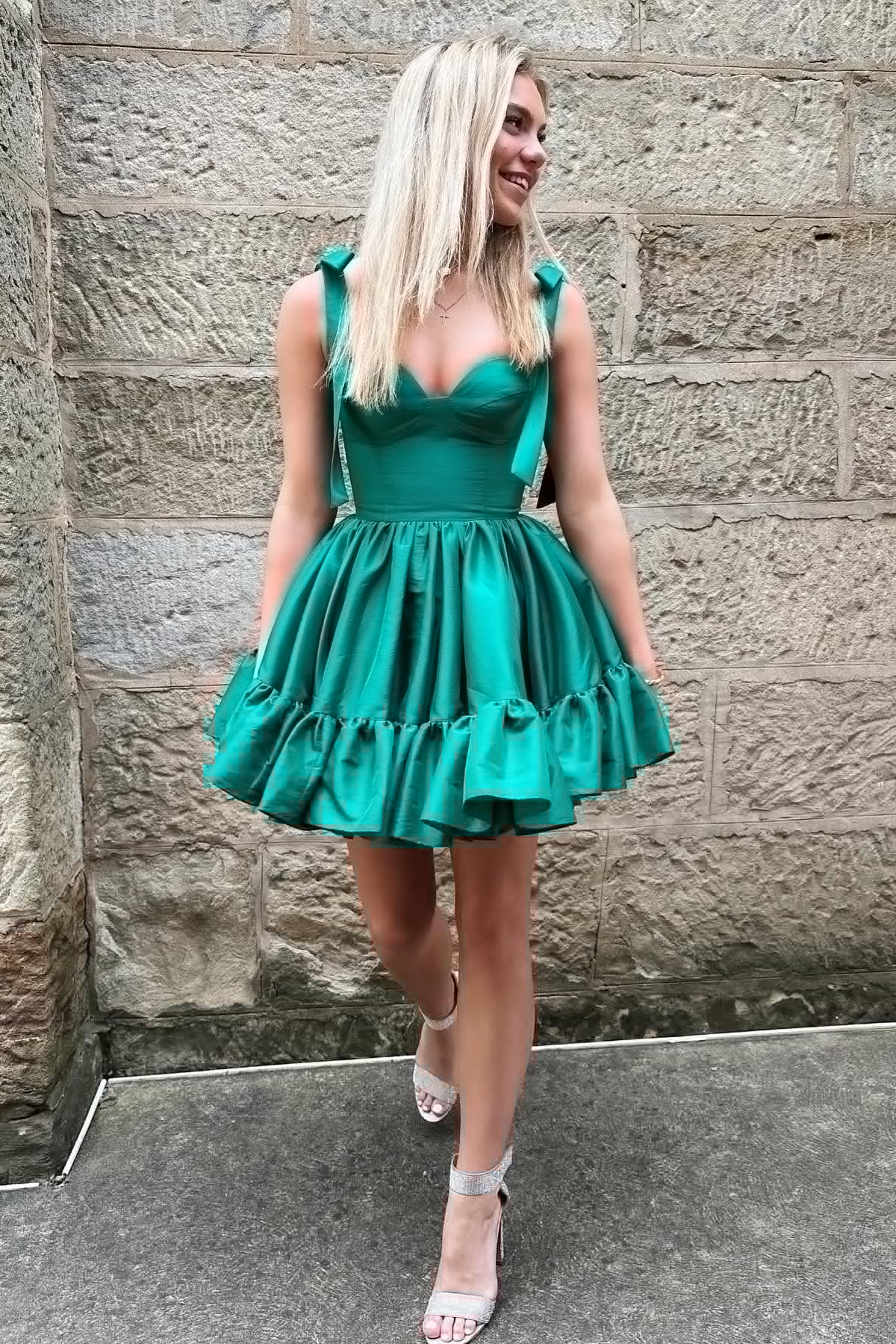 Vestido corto de fiesta con volantes y corsé verde con tirantes finos Y2724