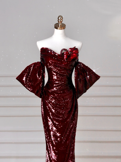 Vestido de noche estilo sirena con lentejuelas y hombros descubiertos en color burdeos Y8639