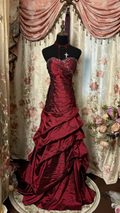 Burgunderrotes trägerloses Abendkleid aus Satin mit Perlenbesatz, mehrlagiges Ballkleid, Y7814
