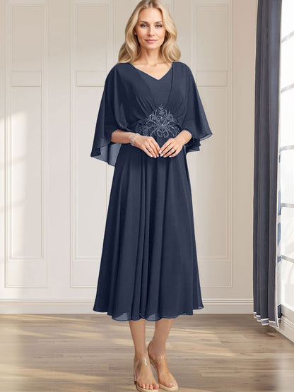 A-Linie V-Ausschnitt Wadenlanges Chiffonkleid für die Brautmutter mit plissierten Paillettenapplikationen Spitzenbesatz 