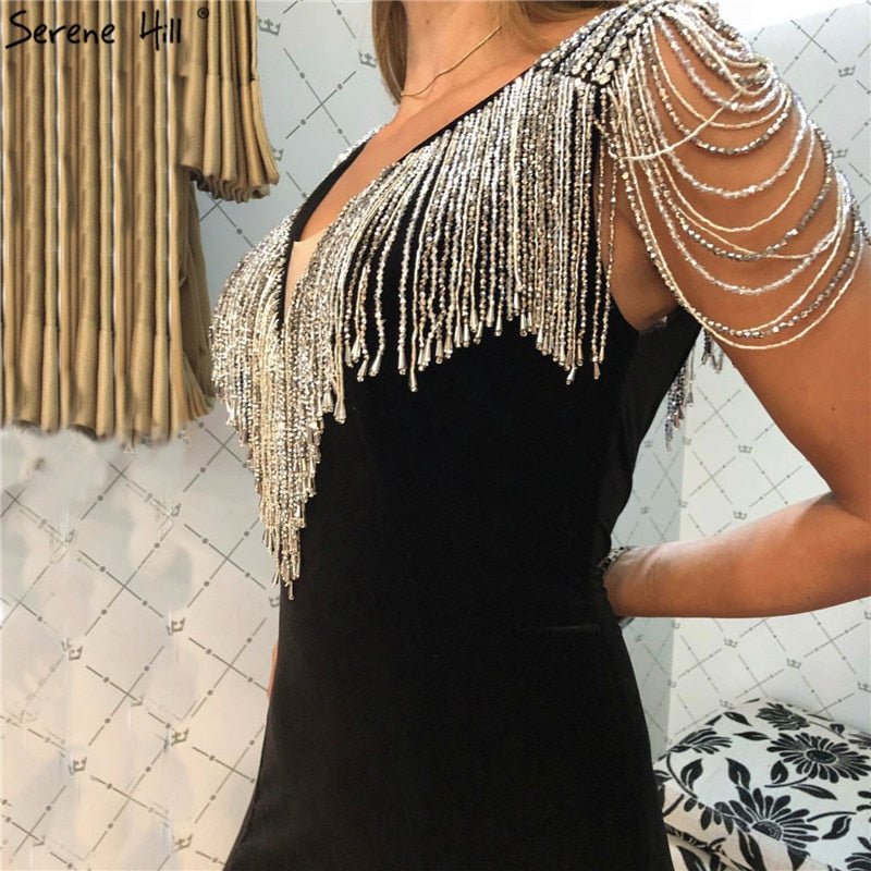 Im Angebot, keine Rückgabe, keine Rückerstattung. Marineblaue Abendkleider aus Velours mit Perlen und Quaste, 2025, Dubai, ärmellos, sexy Abendkleider LA6351 
