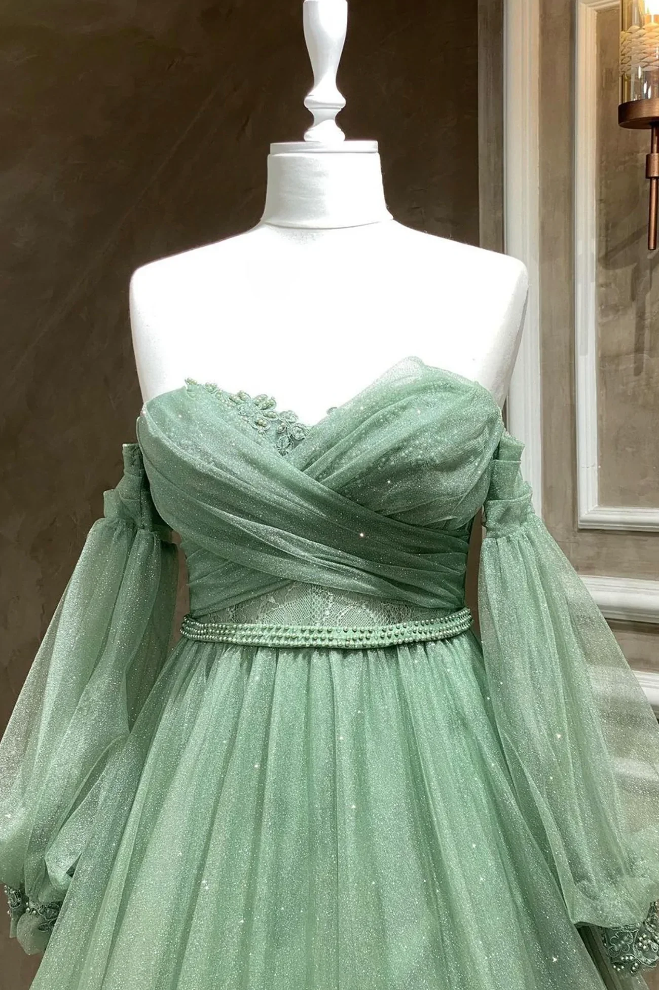 Vestido de noche largo verde esmeralda con mangas abullonadas y tul verde brillante Y7981