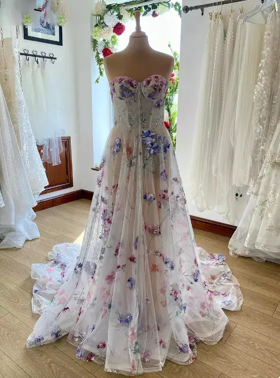 trägerloses A-Linien-Brautkleid mit Blumenmuster Y6970