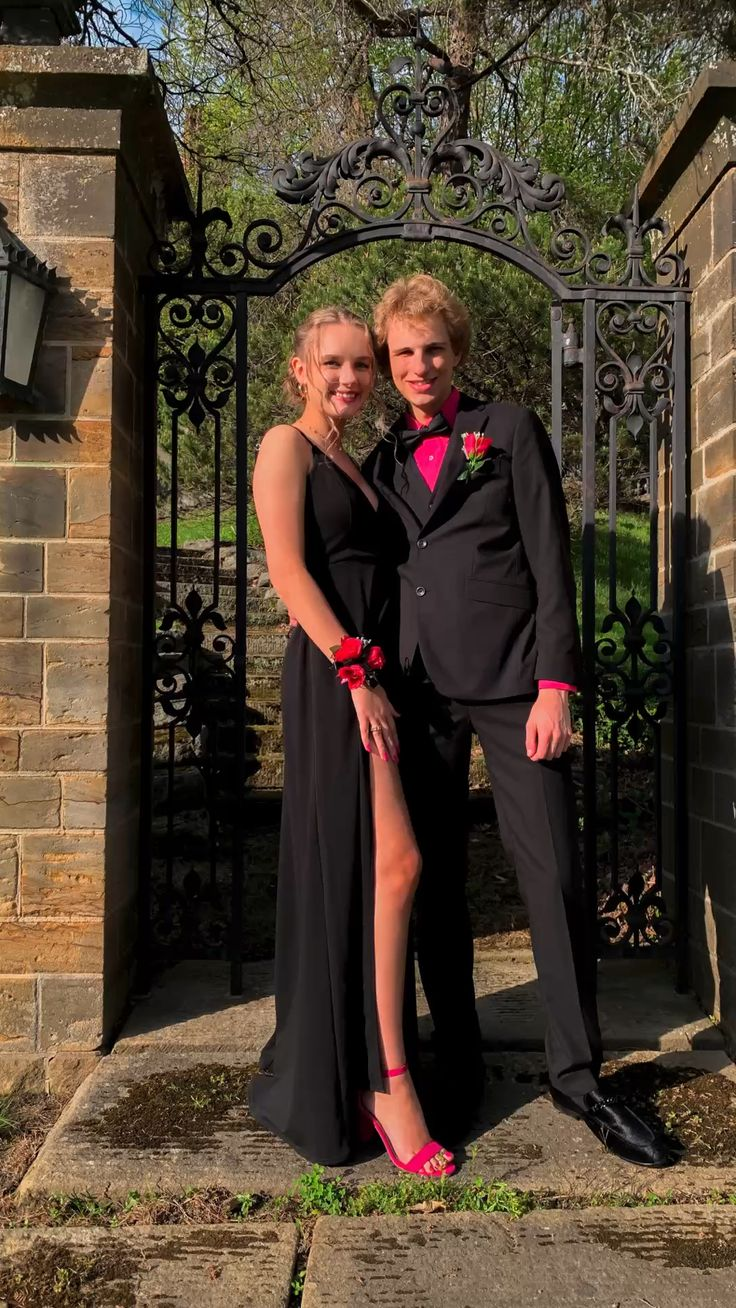 Schlichtes schwarzes A-Linien-Ballkleid Schwarzes Abendkleid Wintertanzkleid Y5447