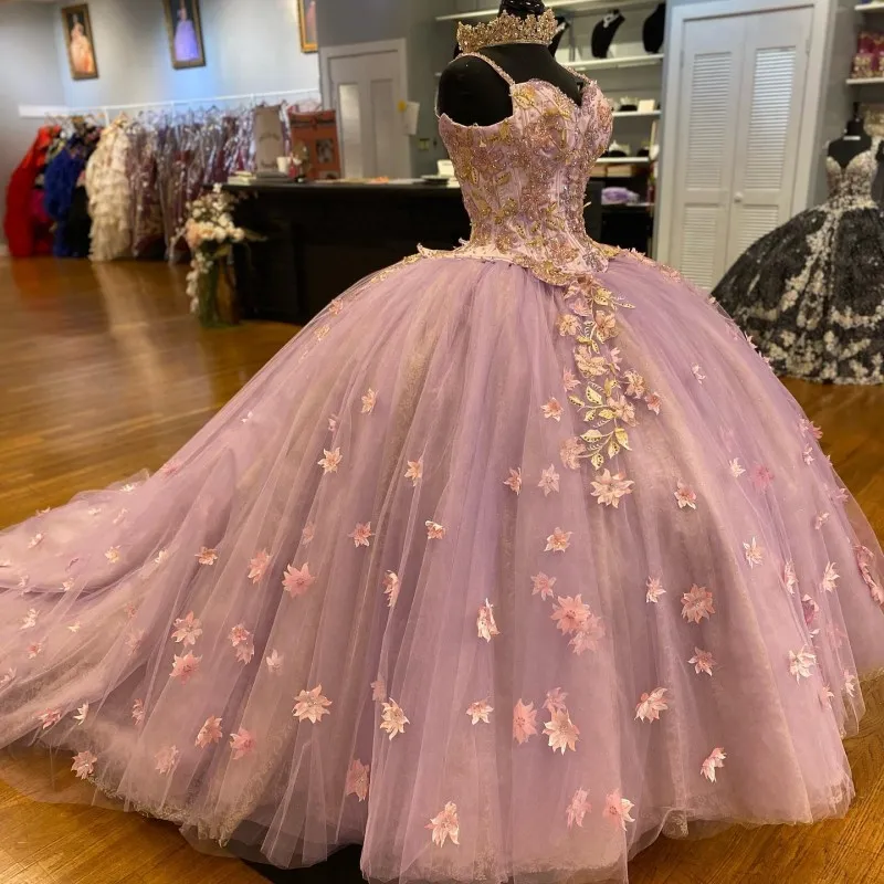 Hermoso vestido de quinceañera con tirantes finos, flores 3D y cola de corte, con encaje interior Y1247