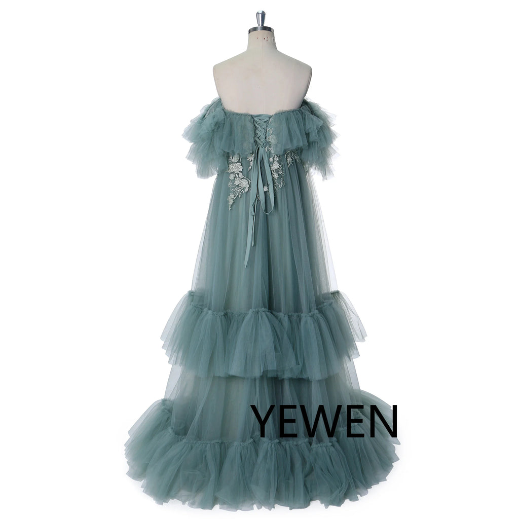 Schulterfreies, ozeanblaues, gestuftes Umstands-Fotoshooting-Kleid aus Tüll mit Blumenstickerei SY240002 