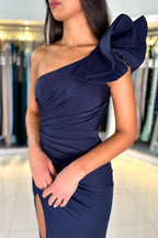Vestido de fiesta largo de gasa estilo sirena, con un solo hombro y abertura, color azul marino oscuro
