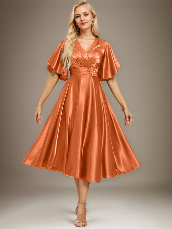 A-Linie V-Ausschnitt Wadenlanges Stretch Satin Kleid für die Brautmutter mit Perlenbesatz Plissee 