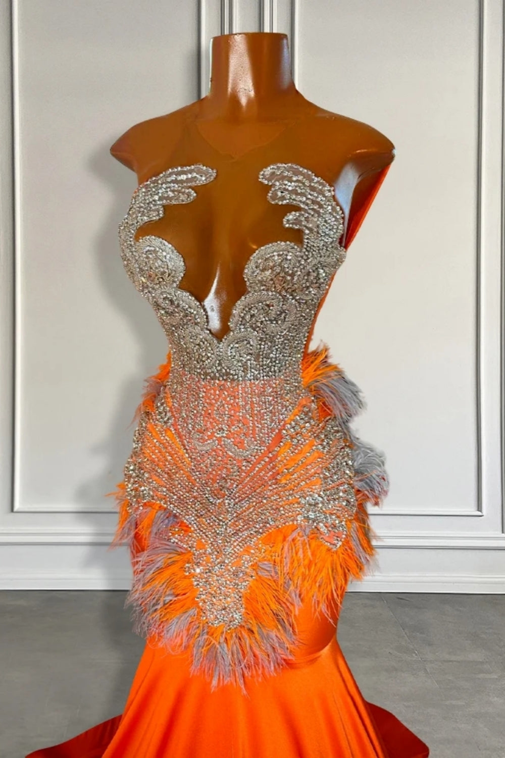 Sexy ärmelloses Meerjungfrau-Ballkleid aus Satin mit Rundhalsausschnitt und Schleppe
