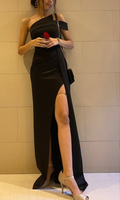 Elegante vestido de noche largo negro con abertura Y6891