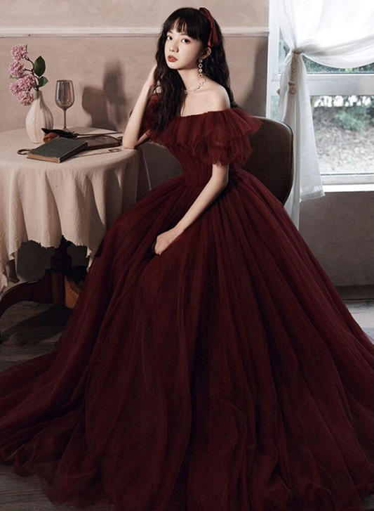 Vestido de noche de tul con hombros descubiertos color burdeos Y8351