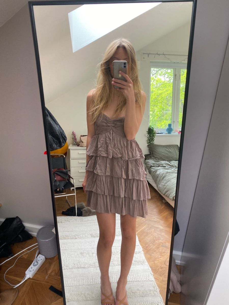 Vestido de fiesta con tirantes finos en capas Y2792