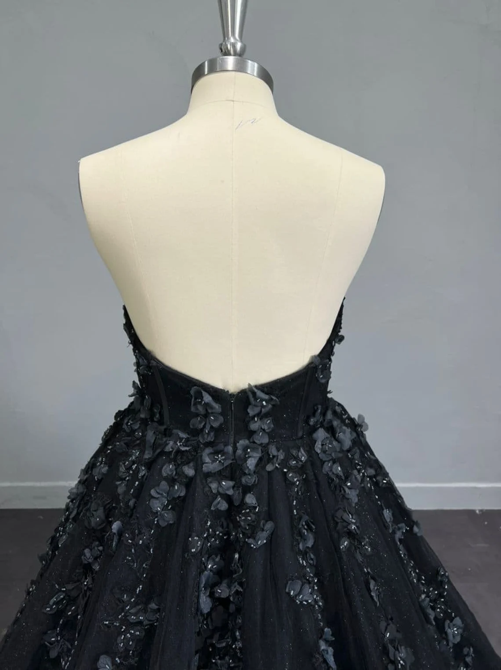 Atemberaubendes, alternatives schwarzes Kleid, schulterfreies Ballkleid, Gothic, unkonventionelles Hochzeitskleid, Y2477