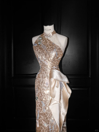 Vestido de fiesta largo con cuello halter y lentejuelas doradas y champán brillante Y8653