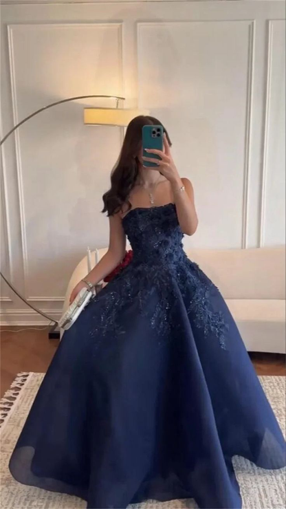 Wunderschönes marineblaues trägerloses A-Linien-Ballkleid mit Applikationen Y8274