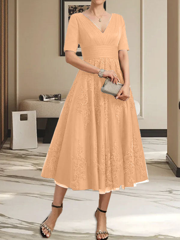 Vestido de madre de la novia de tul con encaje, escote en V y corte A hasta la rodilla con pliegues