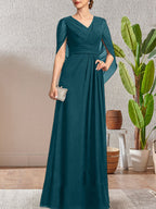 Vestido largo azul marino oscuro con escote en V y corte A para madre de la novia