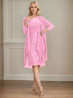 Vestido de madre de la novia de gasa con encaje, escote redondo, ilusión, largo hasta la rodilla, con volantes en cascada y lentejuelas
