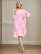 Vestido de madre de la novia de gasa con encaje, escote redondo, ilusión, largo hasta la rodilla, con volantes en cascada y lentejuelas