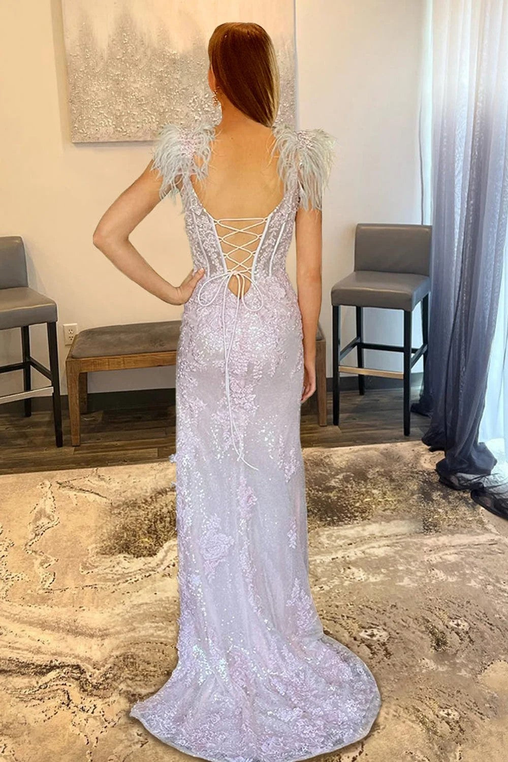 Vestido de fiesta de sirena con abertura y apliques rosas y plumas PSK498