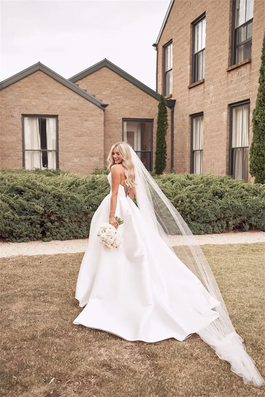 Popular Pleat Sweetheart A Line Wedding Dresses Side Slit Vestido De Noiva Satin Appliqued Women Bridal Dresses Factory Custom-payinti