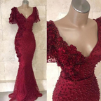 Abendkleid mit Wickel-V-Ausschnitt und Perlenblüten Y956