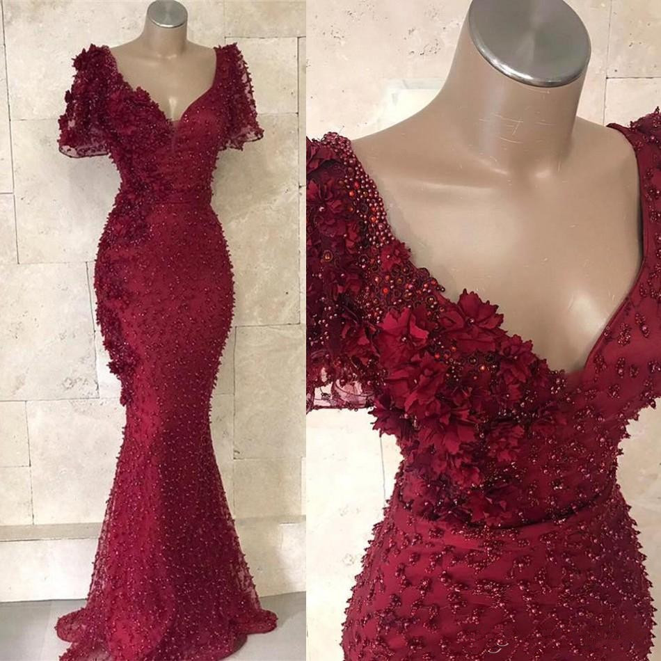 Abendkleid mit Wickel-V-Ausschnitt und Perlenblüten Y956