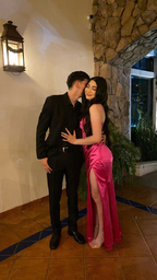 Charmantes Satin Meerjungfrau Perlen Langes Partykleid Schlitz Geburtstag Abendkleid Y7718