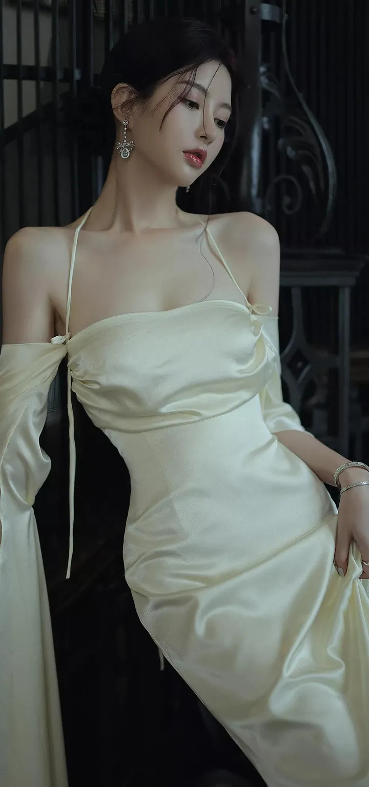 Sexy rückenfreies langes Ballkleid aus weißem Satin mit langen Ärmeln Abendkleid Y2080