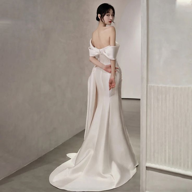 Schulterfreies Satin-Brautkleid, weißes Meerjungfrau-Brautkleid, langes Brautkleid mit Schlitz, Y7336
