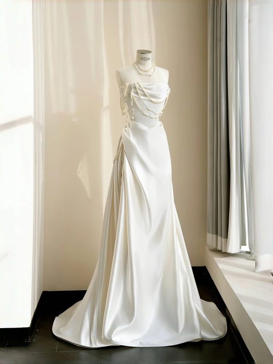 Vestido de fiesta blanco elegante sin tirantes de satén con cadena de perlas, corte en A, Y8684