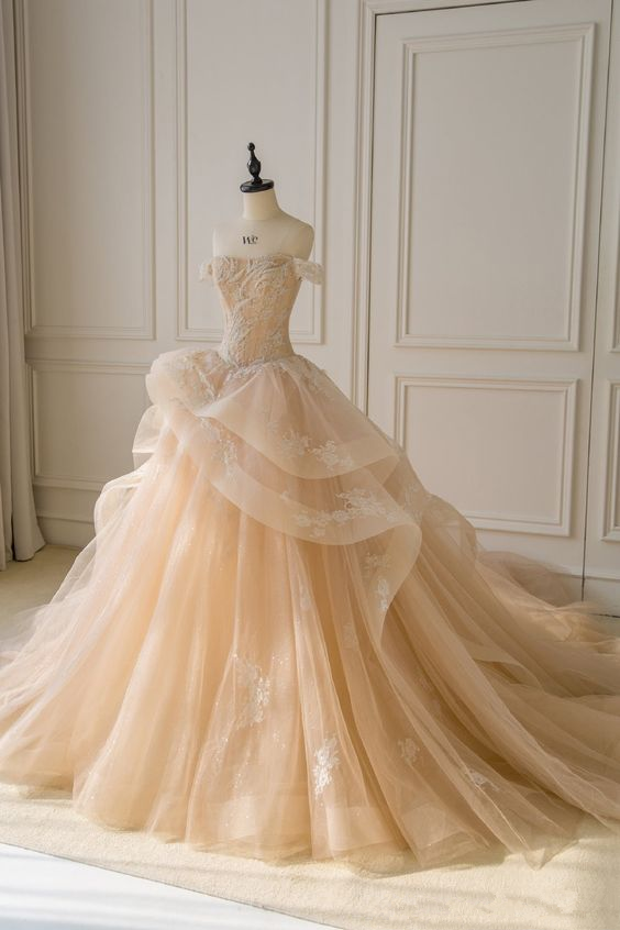 Impresionante vestido de fiesta de quinceañera con hombros descubiertos en color champán claro Y450