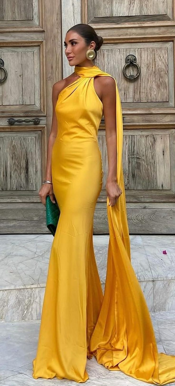Gelbes Satin Rückenfreies Off-Shoulder Langes Ballkleid Abendkleid Y8466