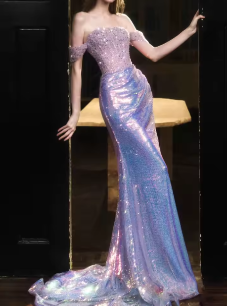 Glitzerndes, schulterfreies, perlenbesetztes, paillettenbesetztes Meerjungfrau-Abschlussball-Abendkleid in Lila Y8182