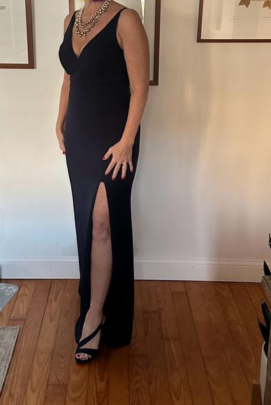 Vestido de fiesta de satén negro sin mangas con escote en V y abertura lateral, Y8456
