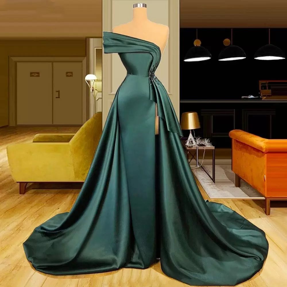 Nuevos vestidos de noche largos de satén con elegantes frunces y cuentas de cristal, vestidos de noche con un solo hombro y abertura, vestidos formales de fiesta para mujer S23314