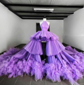 Elegante vestido de fiesta de tul morado con cuello halter y corte alto bajo Y5684