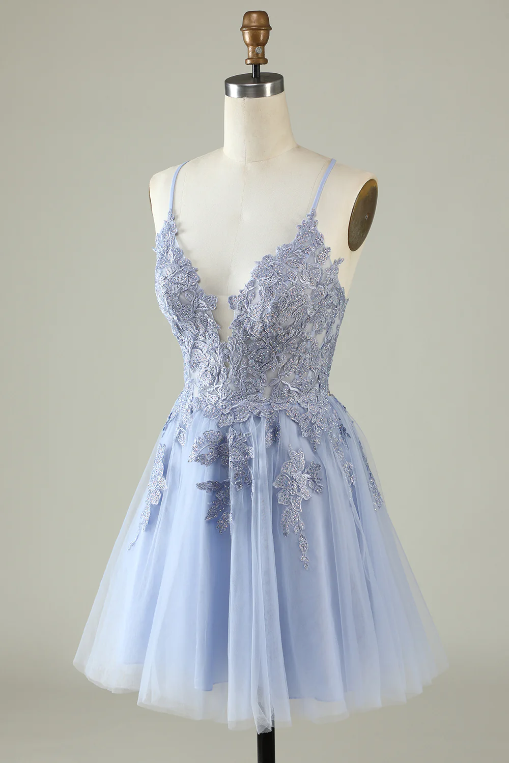 Vestido de fiesta corto morado claro con tirantes finos y apliques Y2671