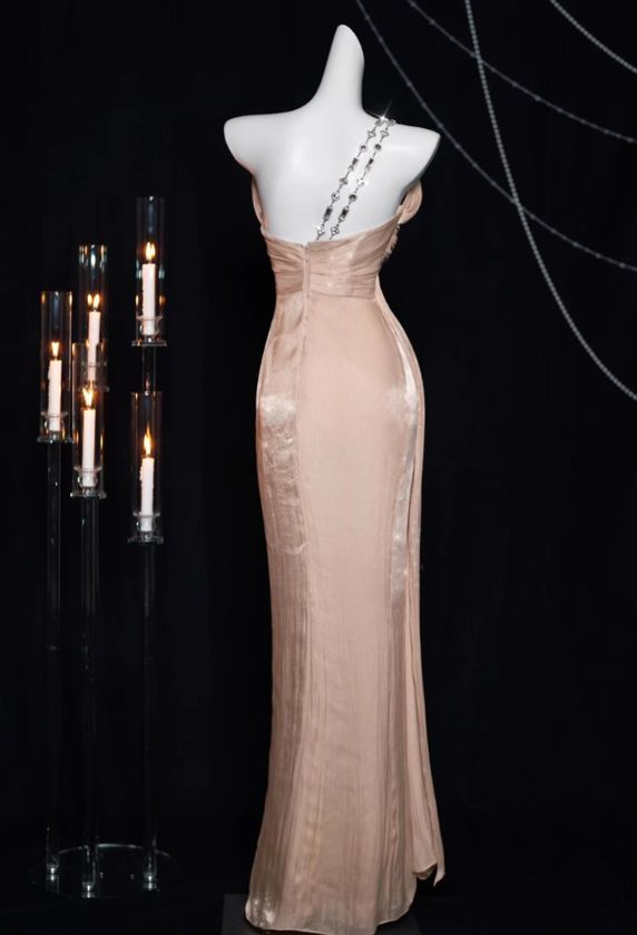 Hermoso vestido de noche rosa con un solo hombro Y8199
