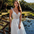 Beach Wedding Dresses Appliques Straps V-Neck Bridal Party Gowns Backless Sweep Train robe de mariée fluide Custom Made-payinti