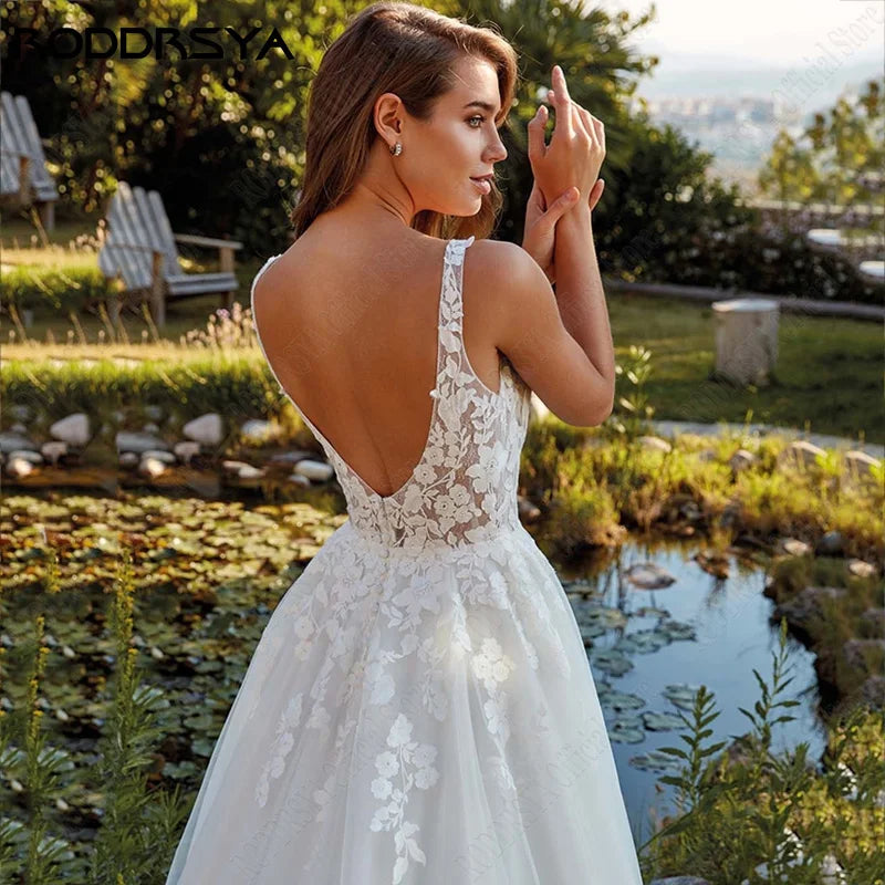 Beach Wedding Dresses Appliques Straps V-Neck Bridal Party Gowns Backless Sweep Train robe de mariée fluide Custom Made-payinti
